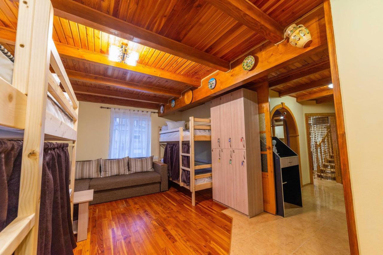Хостел Галіція Kolomiya Exterior foto